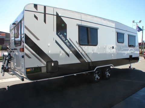 Leisure Line - Quartz - 724 SE - Walk Around Bed